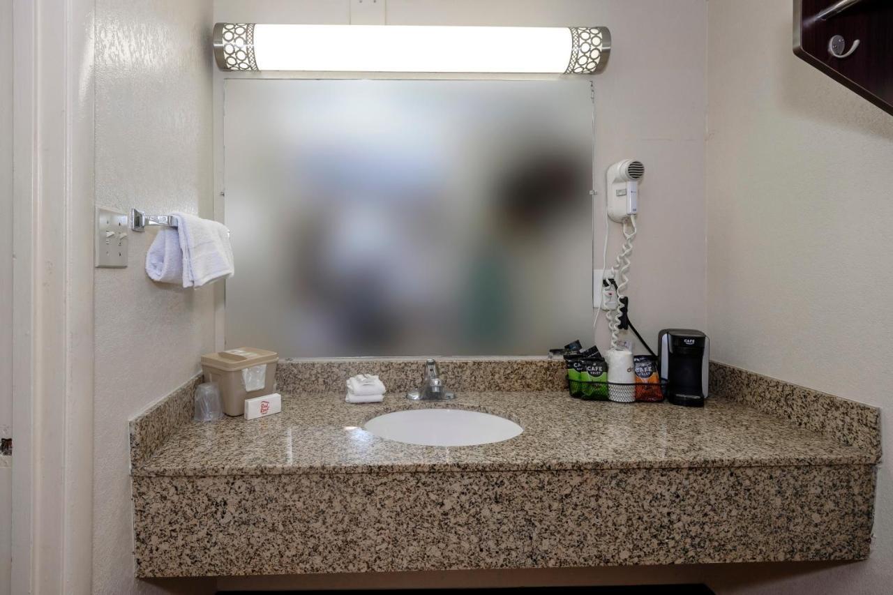 Red Roof Inn Atlanta - Suwanee/Mall Of Georgia מראה חיצוני תמונה
