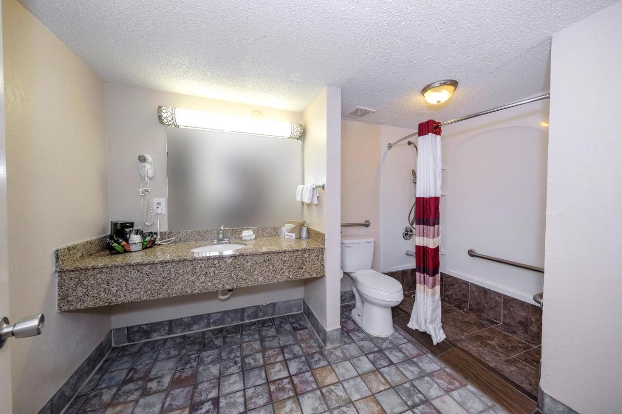 Red Roof Inn Atlanta - Suwanee/Mall Of Georgia מראה חיצוני תמונה