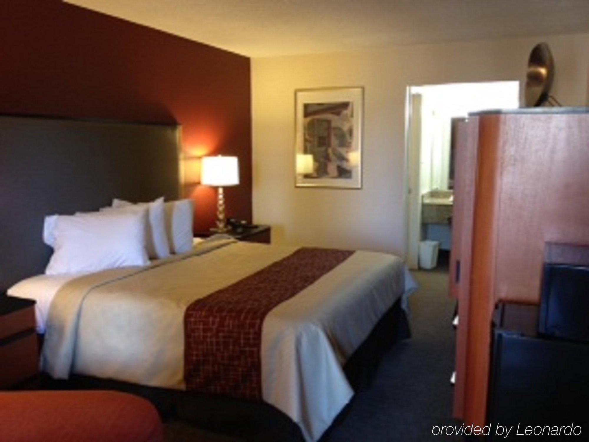 Red Roof Inn Atlanta - Suwanee/Mall Of Georgia מראה חיצוני תמונה