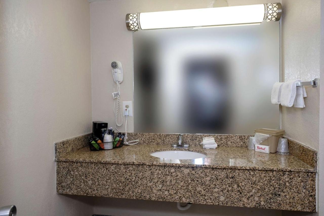 Red Roof Inn Atlanta - Suwanee/Mall Of Georgia מראה חיצוני תמונה